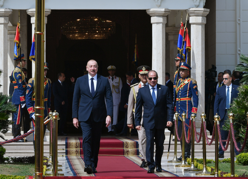 В Египте состоялась церемония официальной встречи Президента Азербайджана Ильхама Алиева 