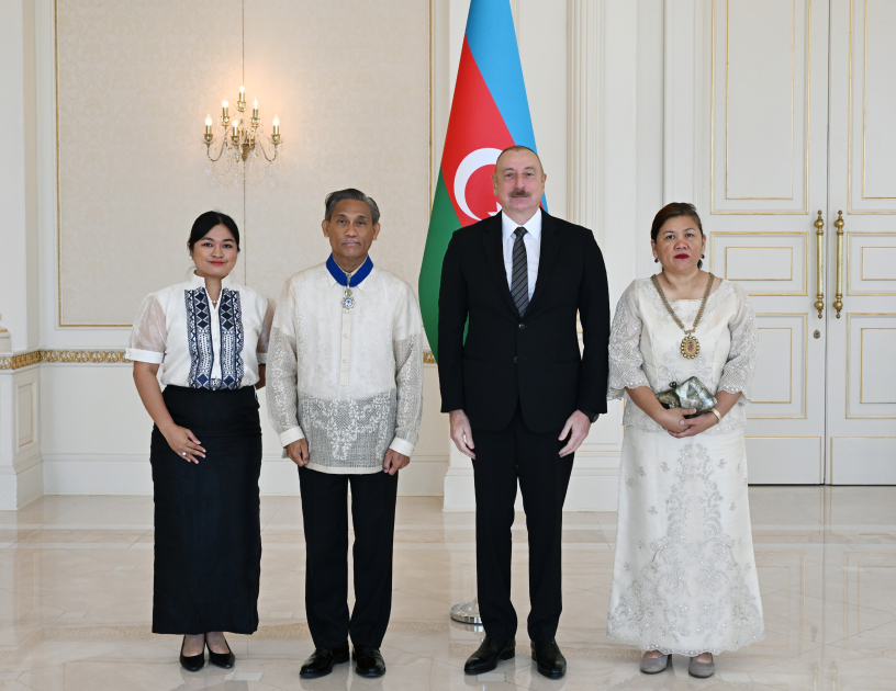 Президент Ильхам Алиев принял верительные грамоты новоназначенного посла Филиппин в нашей стране 