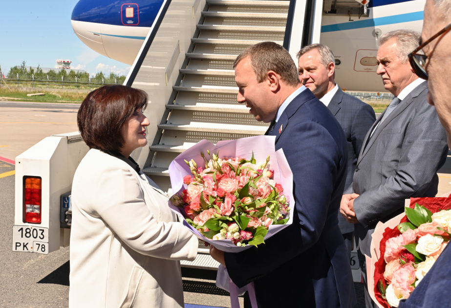 Председатель Милли Меджлиса прибыла с рабочим визитом в Россию