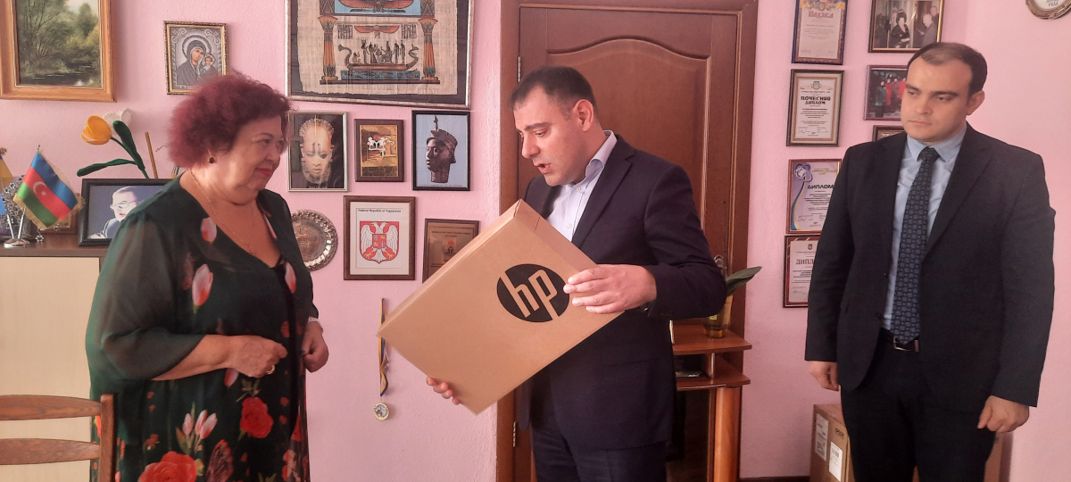Очередная партия помощи Азербайджанского государства доставлена в лицей имени академика Зарифы Алиевой в Ирпене