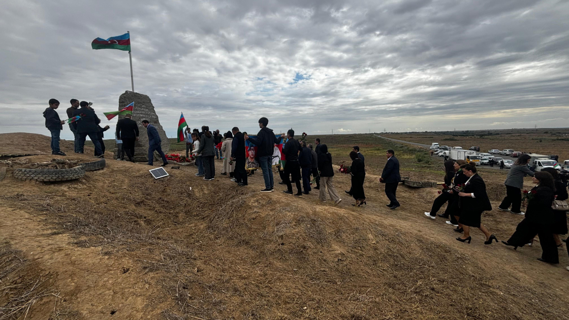 В Физули состоялось посещение памятника, воздвигнутого в честь первого шехида Отечественной войны