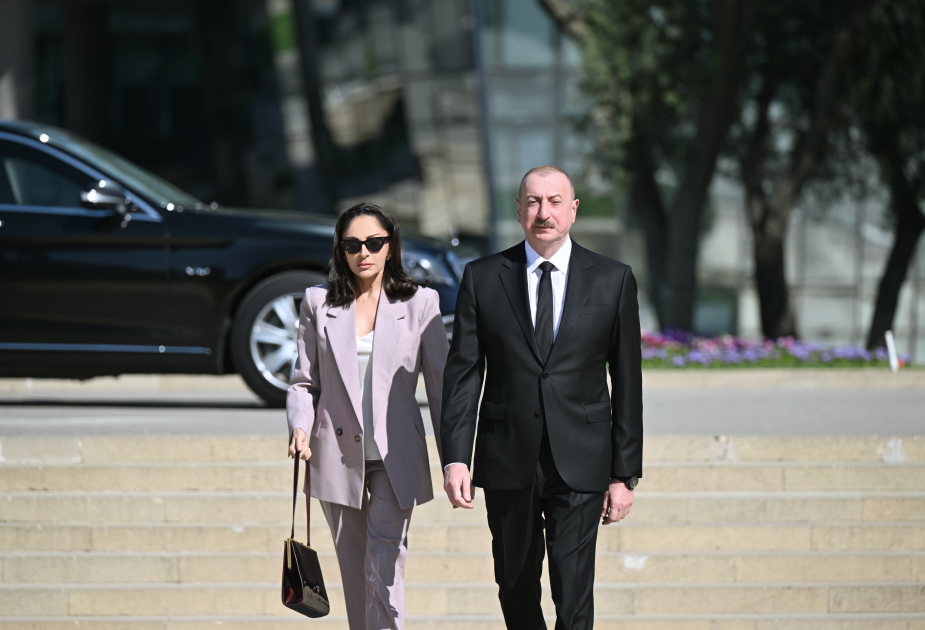 Президент Ильхам Алиев и первая леди Мехрибан Алиева почтили память сынов и дочерей Азербайджана, погибших в борьбе за Победу над фашизмом