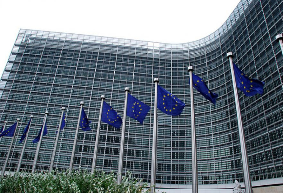 Брюссель намерен начать переговоры с Киевом о вступлении страны в ЕС в обход Венгрии