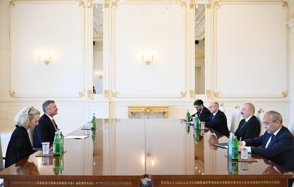 Президент Ильхам Алиев принял вице-президента компании ExxonMobil