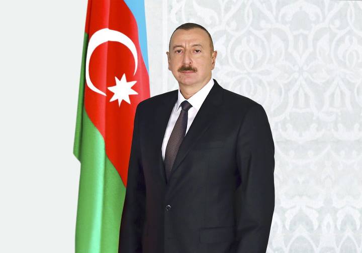 Президент Азербайджанской Республики Ильхам Алиев принимает поздравления
по случаю Дня независимости