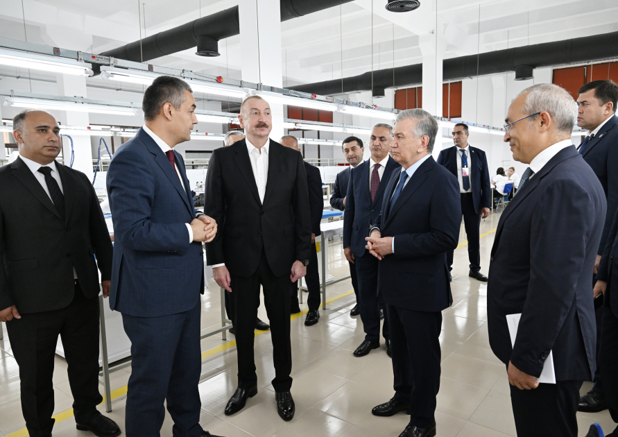Президенты Азербайджана и Узбекистана ознакомились с деятельностью швейной фабрики Businesstex JV в Ханкенди