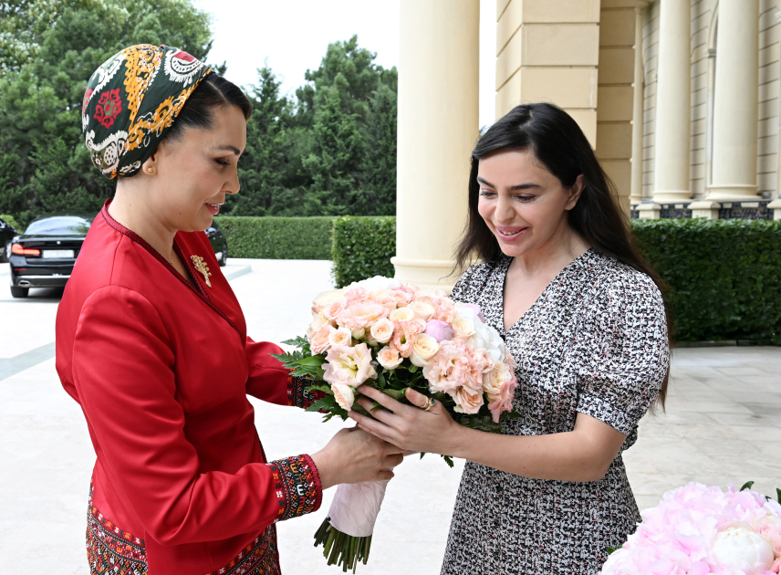 Вице-президент Фонда Гейдара Алиева Лейла Алиева встретилась с дочерью председателя Халк Маслахаты Туркменистана Огулджахан Атабаевой