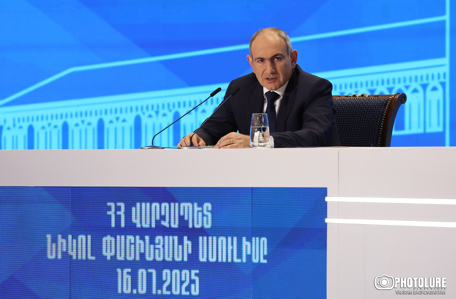 Стоит ли помогать Пашиняну?