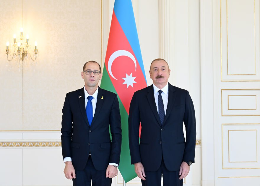 Президент Ильхам Алиев принял верительные грамоты новоназначенного посла Израиля в Азербайджане