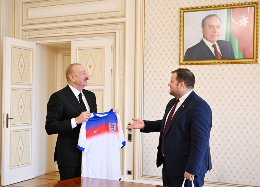 Президент Ильхам Алиев принял государственного министра Соединенного Королевства Великобритании и Северной Ирландии