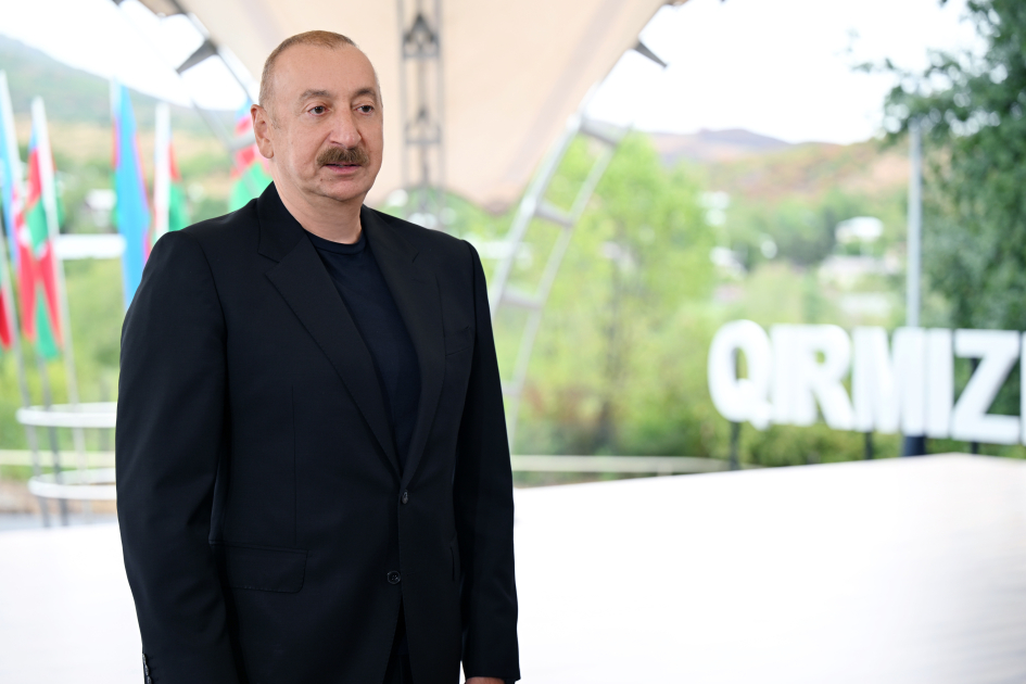 Президент Ильхам Алиев встретился с жителями поселков Гырмызы Базар, Гадрут и села Сос   БУДЕТ ОБНОВЛЕНО