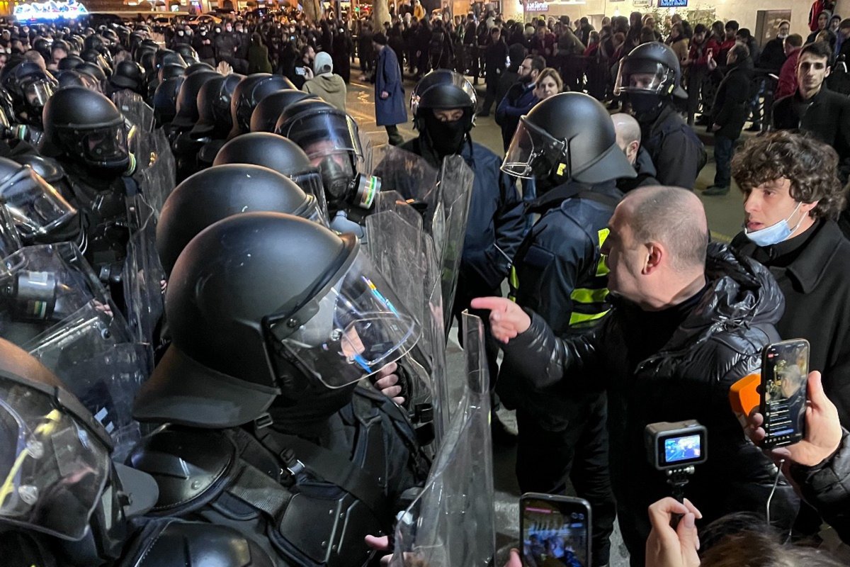Выборы или революция?
