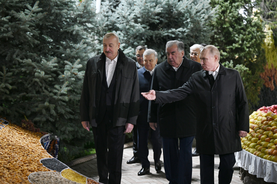 Президент Ильхам Алиев принимает участие в неформальном ужине глав государств СНГ в Душанбе