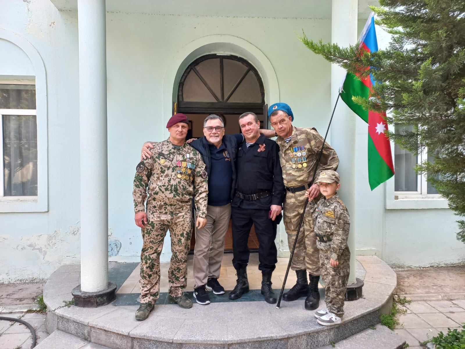 Один на всех - Dəmir yumruq