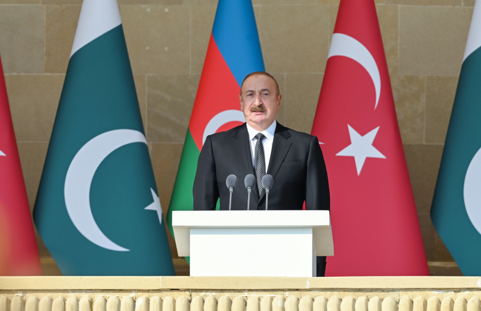 В Баку состоялся Военный парад, посвященный пятой годовщине Победы в Отечественной войне