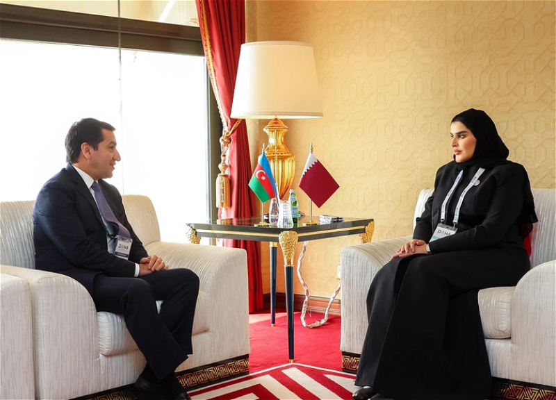 Хикмет Гаджиев обсудил с государственным министром Катара укрепление сотрудничества