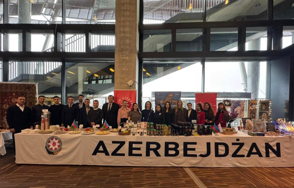 Первая леди Польши посетила стенд Азербайджана на международном благотворительном мероприятии в Варшаве