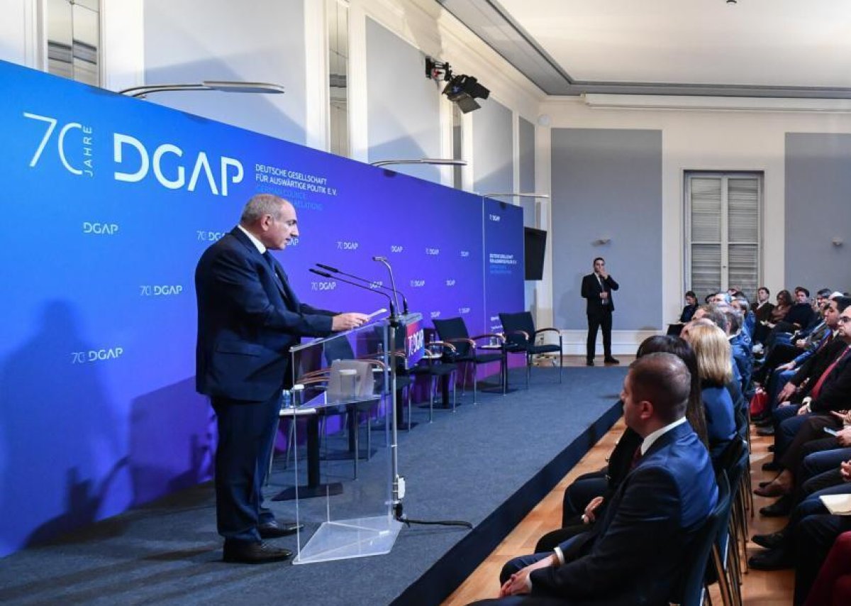 Между Вашингтоном и Брюсселем