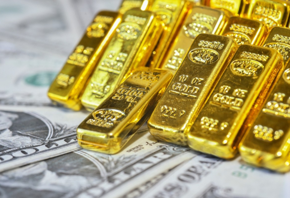 На мировых рынках золото подорожало более чем на 15 долларов