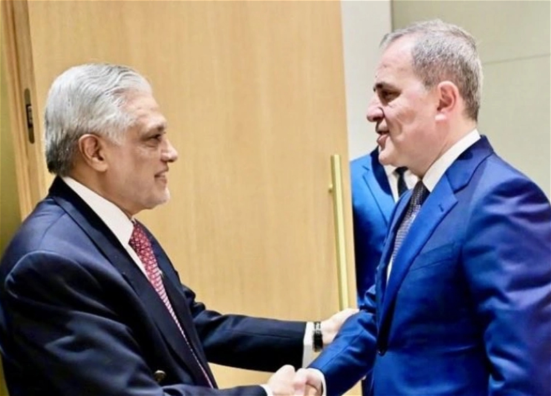 Главы МИД Азербайджана и Пакистана провели встречу в ОАЭ