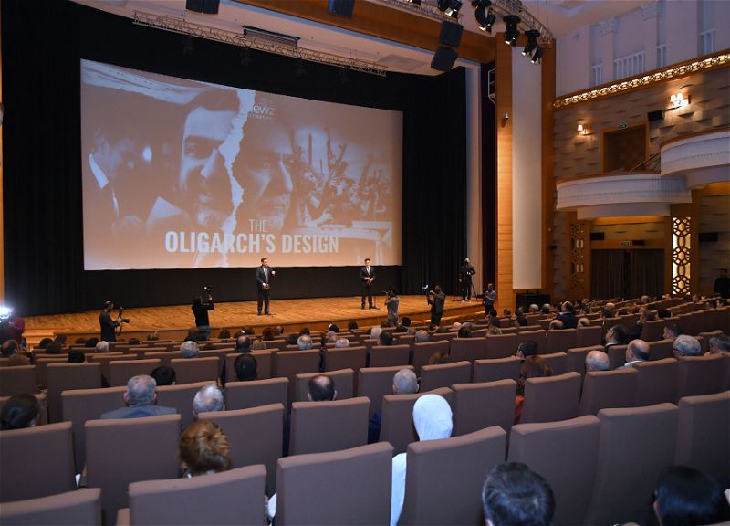 Маска благочестия падает