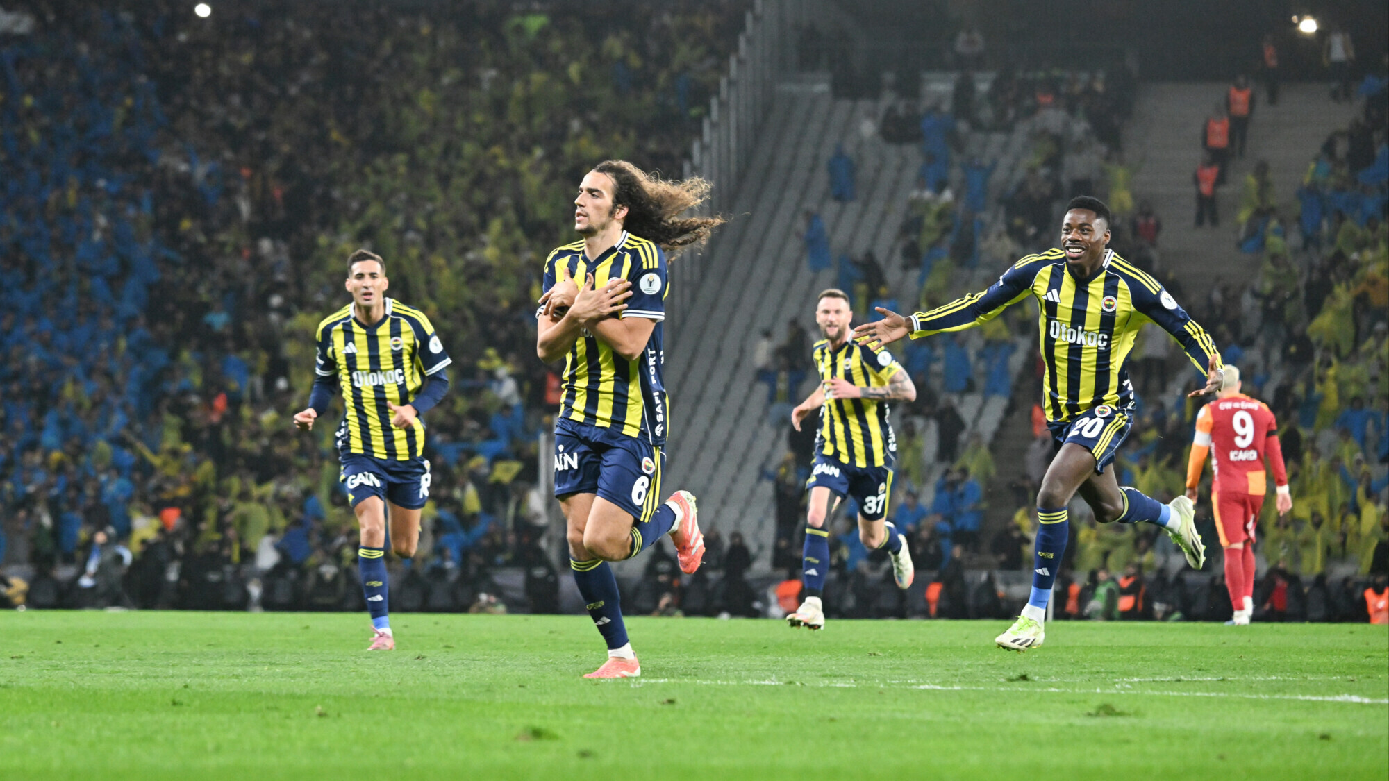 &laquo;Фенербахче&raquo; обыграл &laquo;Галатасарай&raquo; и завоевал Суперкубок Турции