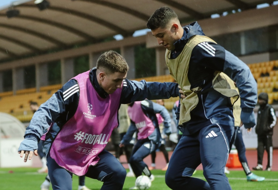 Азербайджанские футбольные клубы проводят контрольные матчи в Турции