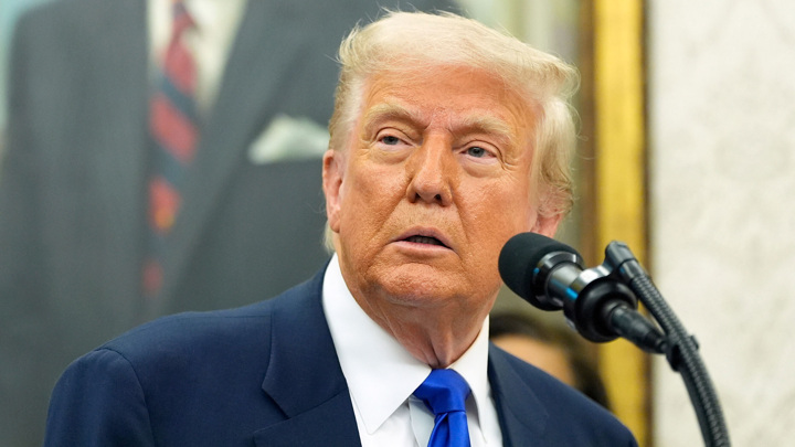 Трамп призвал протестующих в Иране захватывать институты власти