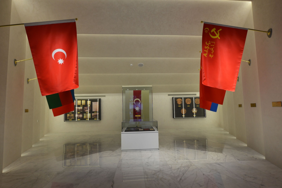 Знаковые экспонаты музеев Азербайджана: Флаг АДР из коллекции Музея Государственного флага