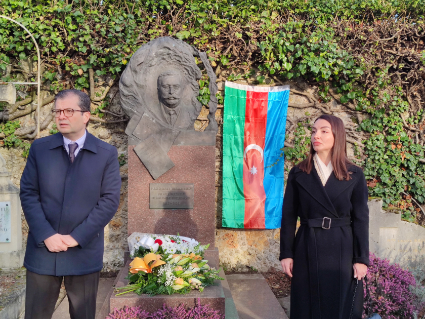 Азербайджанские дипломаты во Франции почтили память жертв трагедии 20 Января