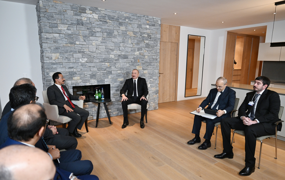 Президент Ильхам Алиев встретился в Давосе с председателем и исполнительным директором группы компаний DP World