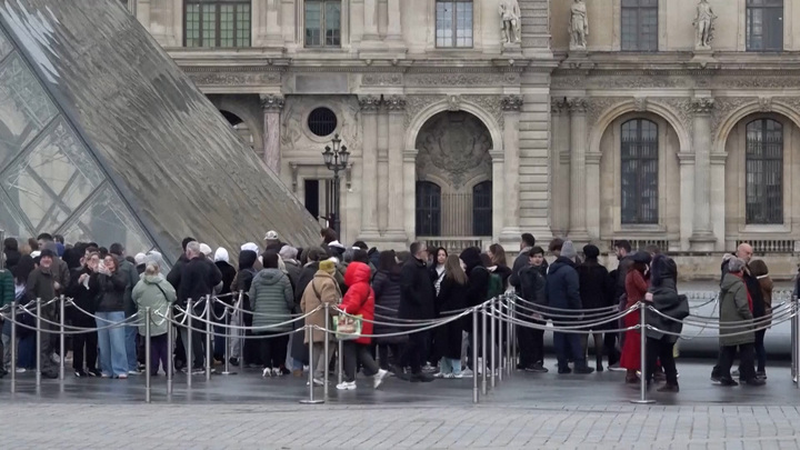 Канадская туристка возмутилась ростом цен на билеты в Лувр