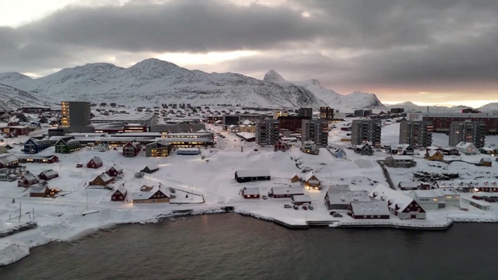Власти Гренландии призвали жителей острова запастись провизией на пять дней