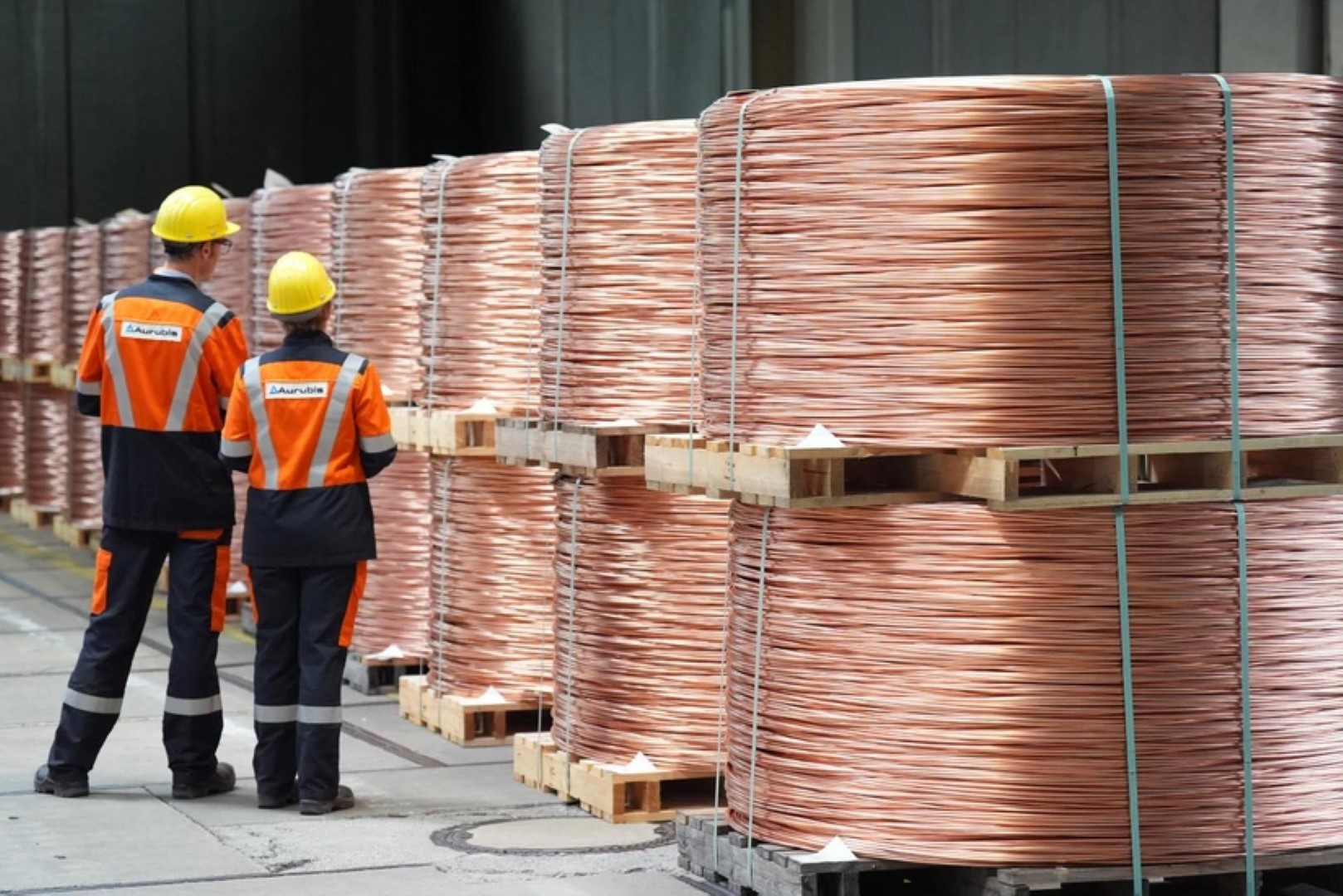 Медь подорожала после решения Трампа об отказе от пошлин на товары из Европы