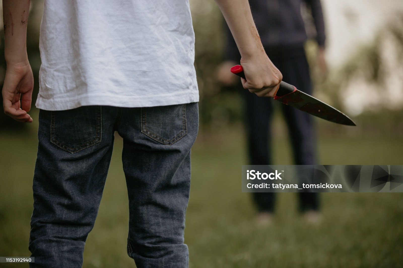 Нож в руках подростка