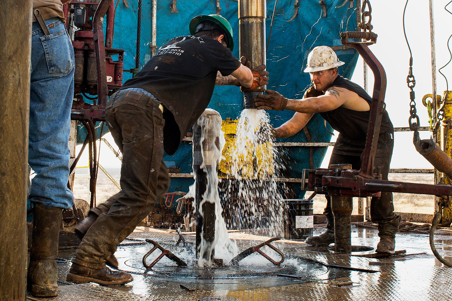 Ослабление позиций доллара ударит по американским нефтяникам