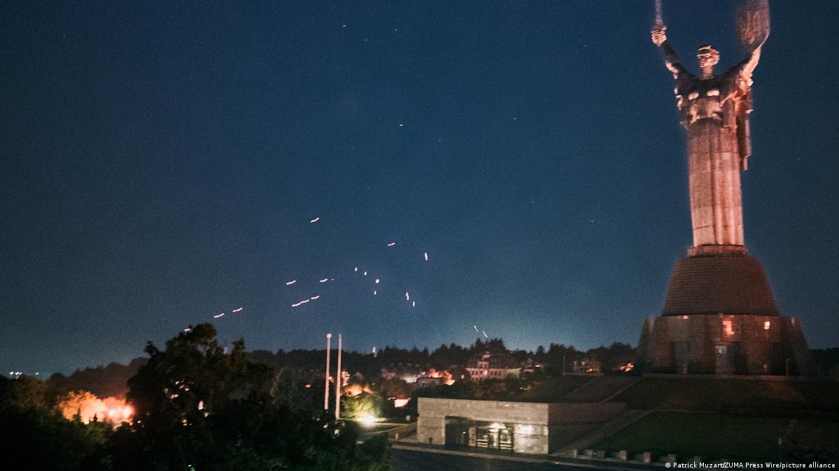 Зеленский: Россия за ночь выпустила по Украине более 370 дронов и 20 ракет