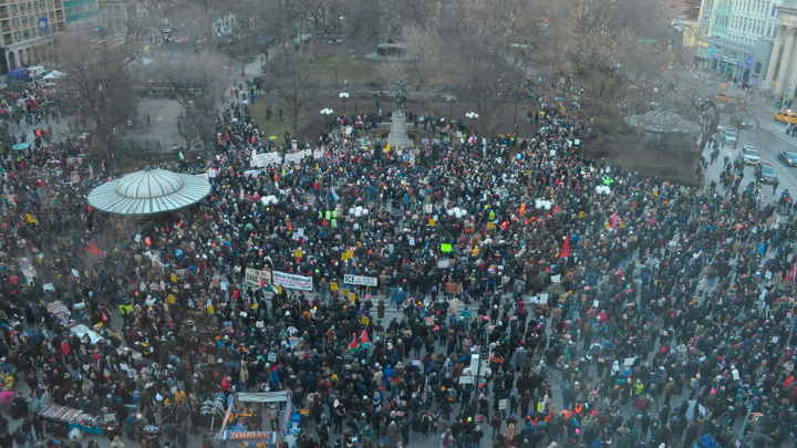NBC: на улицах Миннеаполиса возводят баррикады против иммиграционной полиции