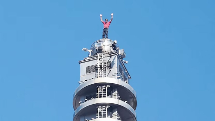 Американский скалолаз забрался на 500-метровый небоскреб в Тайване без страховки