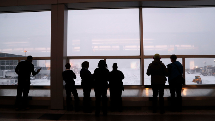 В США из-за непогоды на выходных отменено более 12 тысяч рейсов