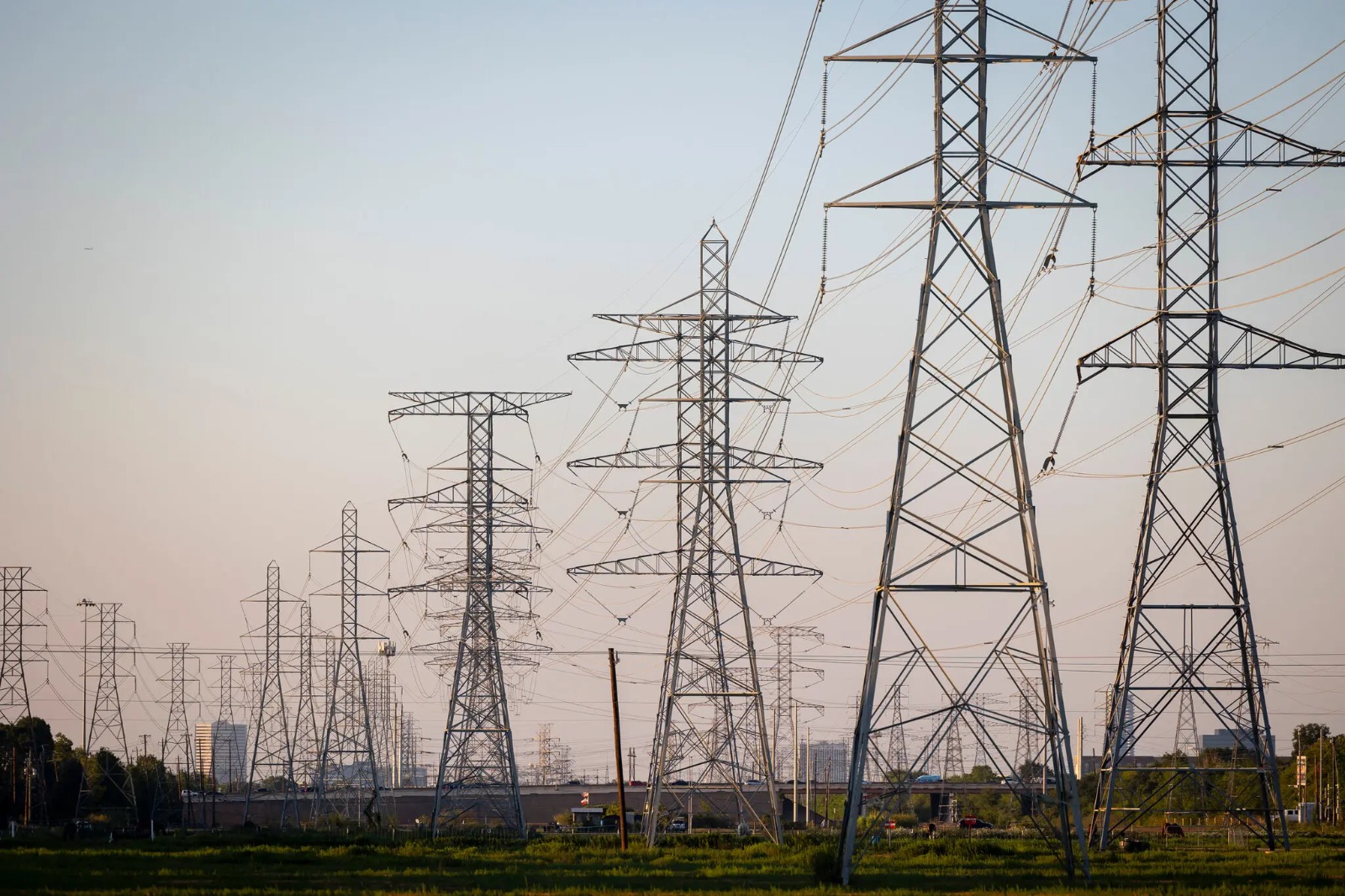 Названы объемы экспорта электроэнергии из Азербайджана в Россию за 2025 год