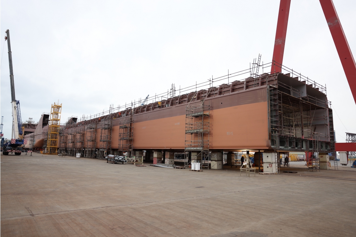 Полку танкеров прибывает