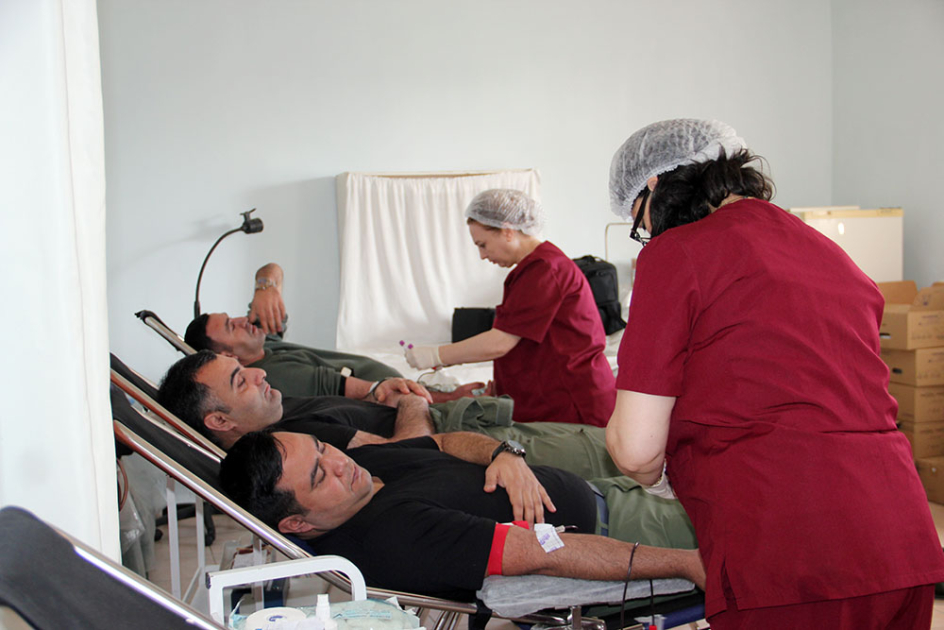 Военнослужащие приняли участие в акции по сдаче крови