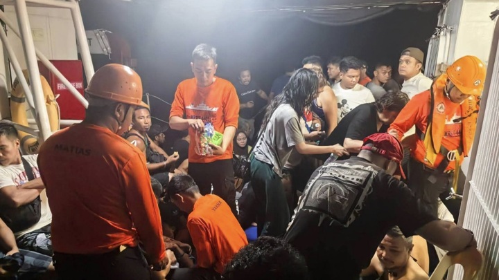 При крушении парома на Филиппинах погибли 15 человек, 43 пропали без вести