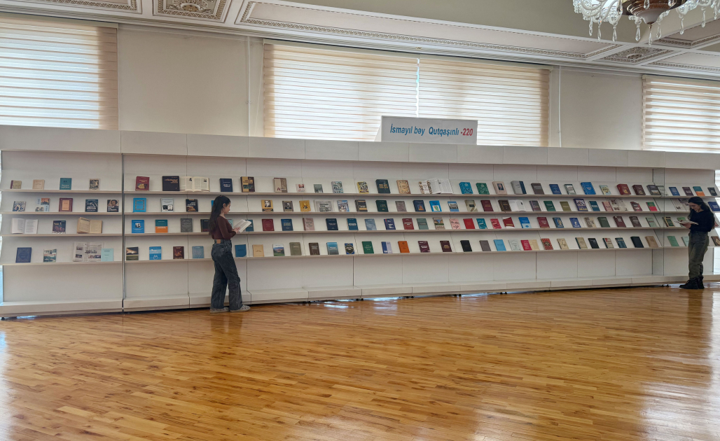 В Национальной библиотеке открылись книжные выставки, посвященные Исмаил беку Гутгашинлы и Саре Ашурбейли