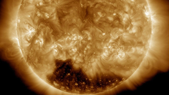 Геомагнитная обстановка ухудшится из-за корональной дыры на Солнце