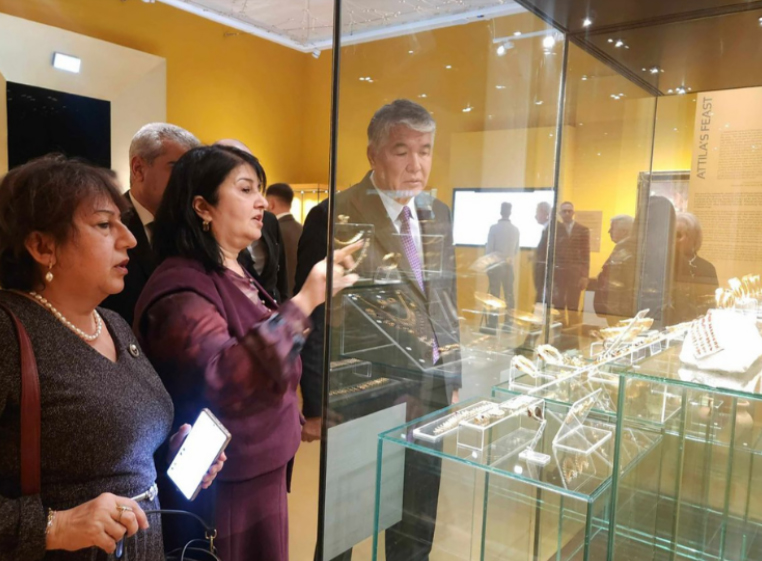 Уникальный азербайджанский экспонат представлен на выставке в Венгрии