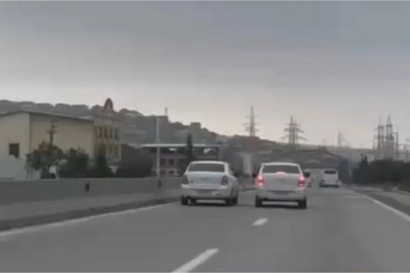 Водители устроили гонки на оживленном шоссе Баку-Шамахы