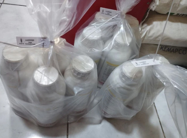 В Агдаме выявлен магазин, торгующий просроченными агрохимикатами