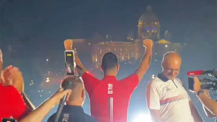 Джокович вышел в финал Australian Open, где сыграет с Алькарасом